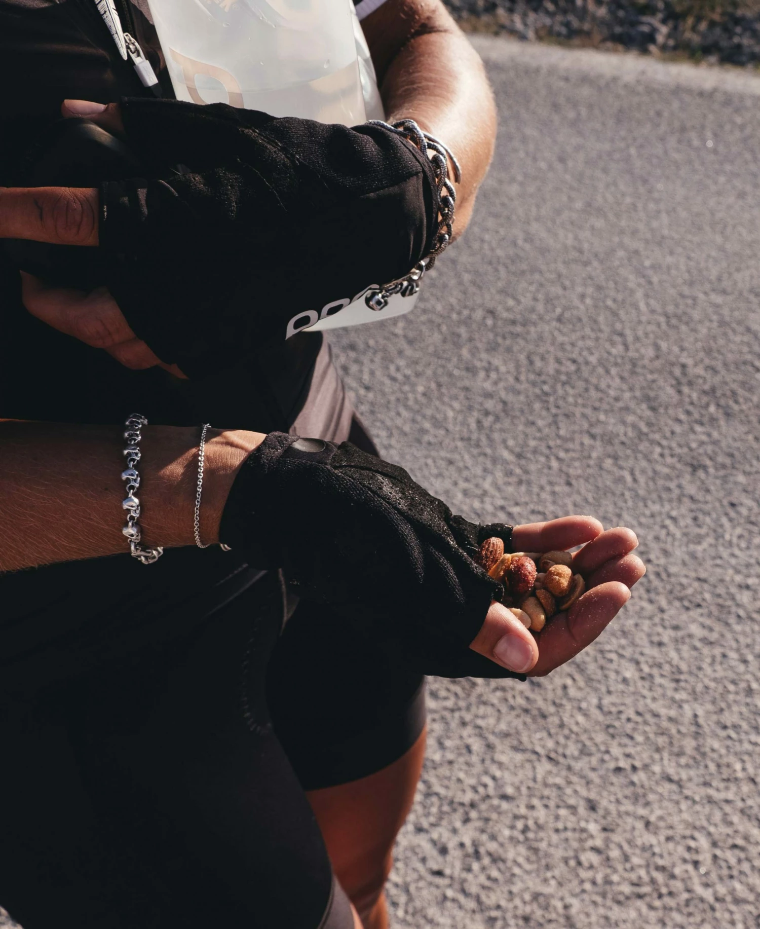 POC Essential Short Glove 4 POC Essential Short Glove